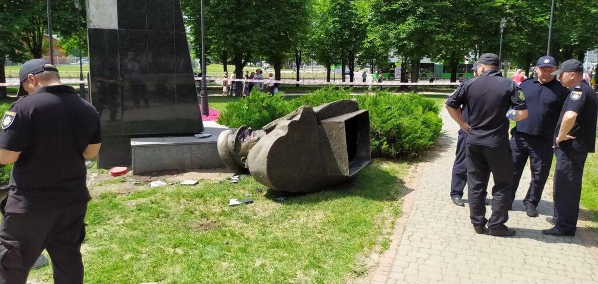 Кернес – не арбітр. Пам'ятник Жукову треба зносити!