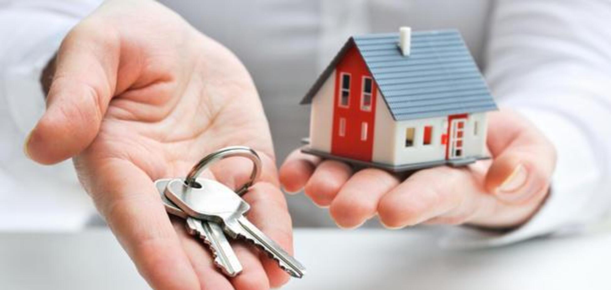 Били і виселяли силою: співробітника поліції Києва запідозрили в квартирних аферах