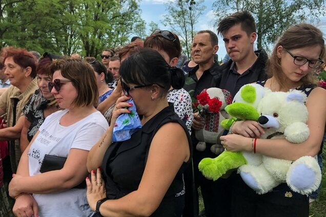 Под Киевом похоронили убитого полицейскими ребенка