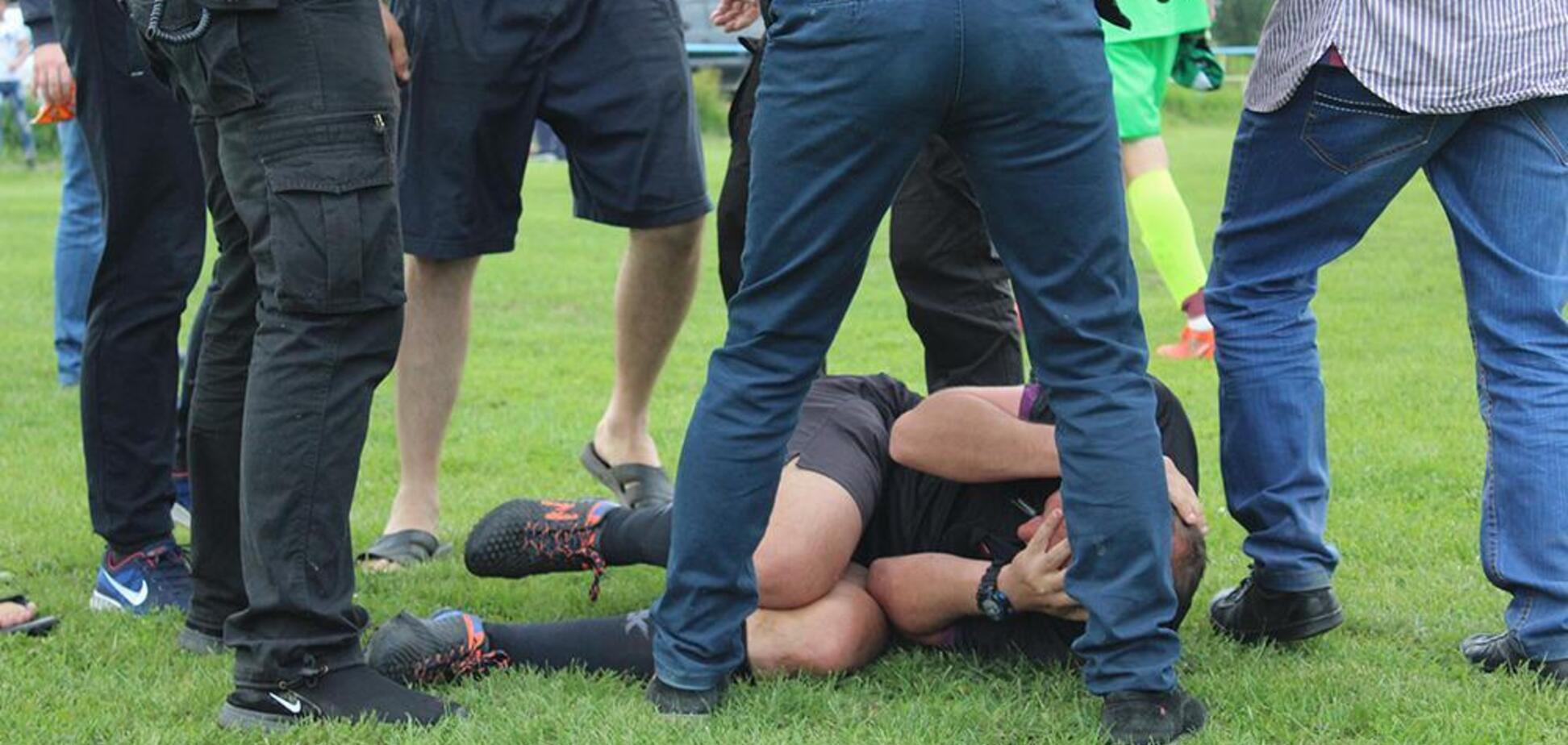 З'явилося відео жорсткого побиття українського арбітра на Закарпатті