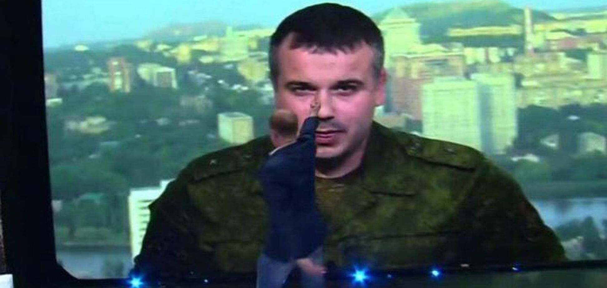 Украинец ярко послал в прямом эфире террориста 'ДНР': 'фак' попал на видео
