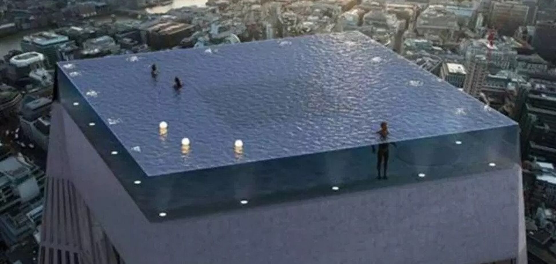 У Лондоні побудують найнезвичніший басейн у світі, але як в нього потрапити?