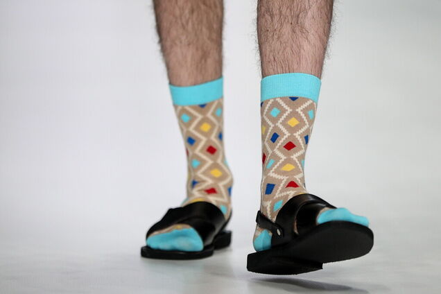 Сандалі зі шкарпетками стали модним трендом