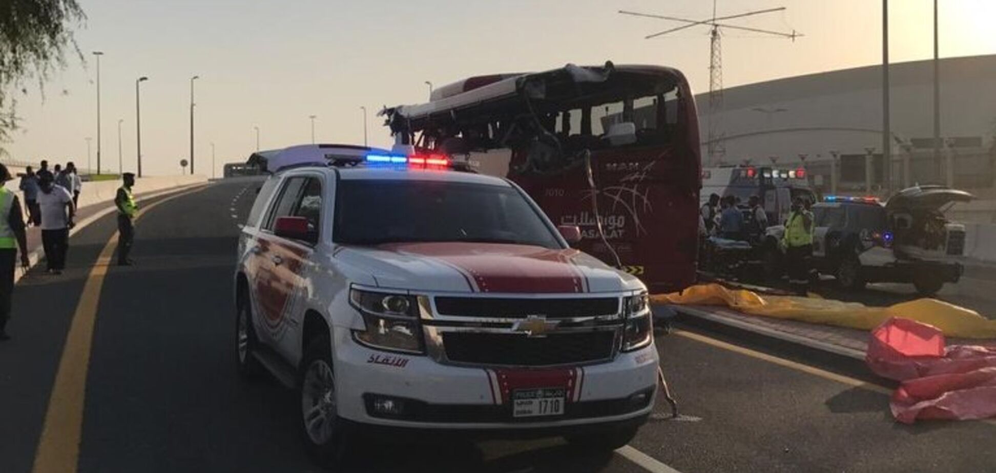 У Дубаї автобус із туристами потрапив у ДТП: загинули 17 осіб. Фото з місця НП