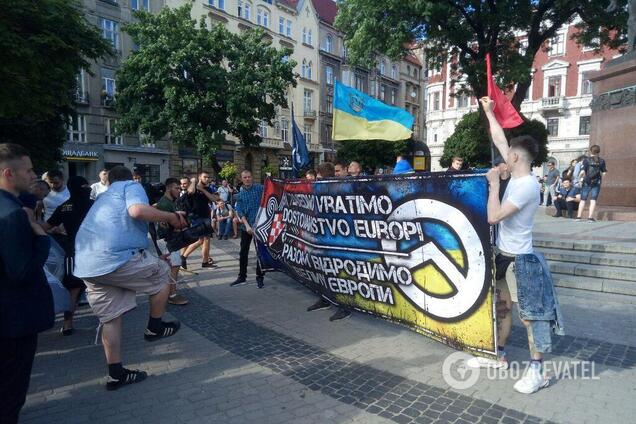 Проти пропаганди Путіна: у Львові пройшов фанатський марш