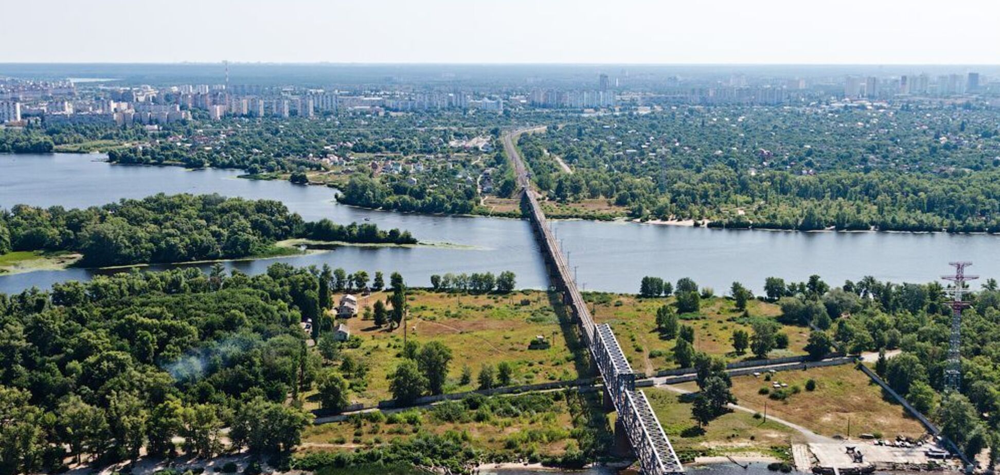 'Зливають г*мно в Дніпро!' Мережу шокувало відео з Русанівських садів