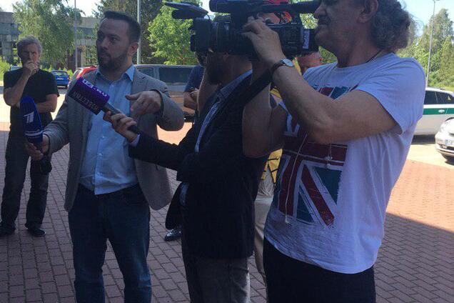 'Вы – пропагандисты': российских журналистов выгнали с форума в Литве