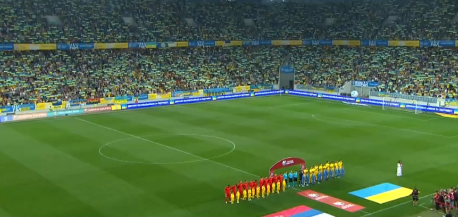 Стадіон у Львові неймовірно виконав гімн України перед матчем з Сербією