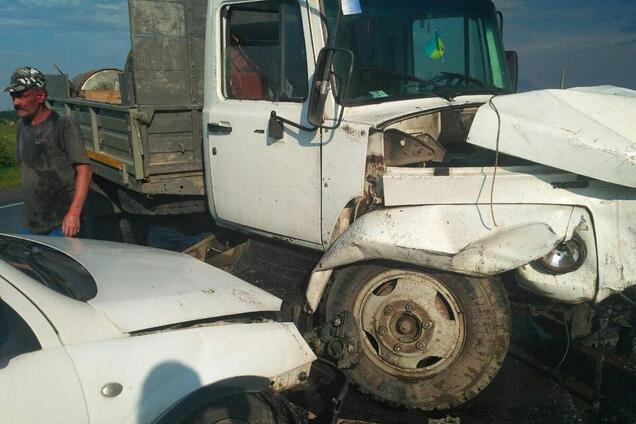 На Львовщине произошла страшная авария с грузовиком и микроавтобусом: 16 пострадавших