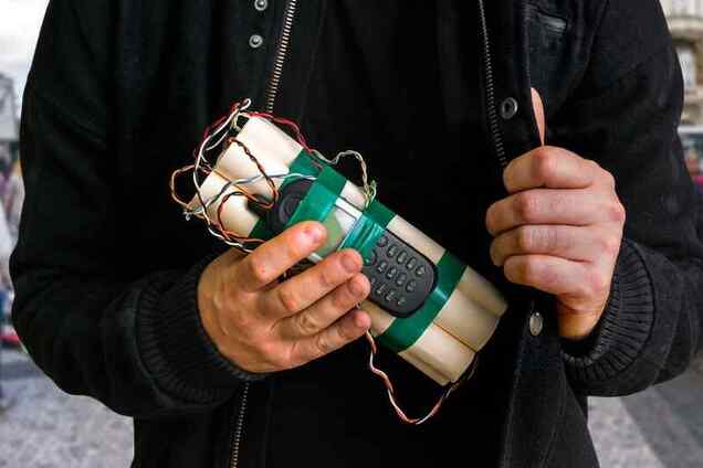 В Днепре 'заминировали' Новый мост и банк