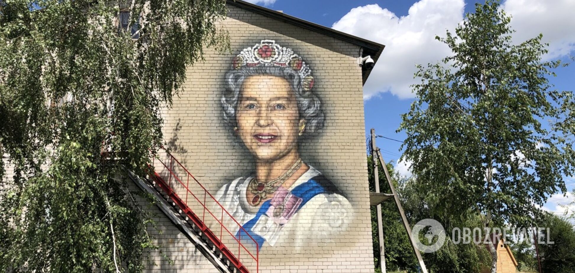 Королева Елизавета II 'пиарит' сельский совет под Днепром