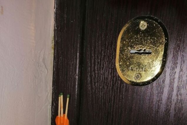 Воровская метка? На дверях киевлян появились странные знаки