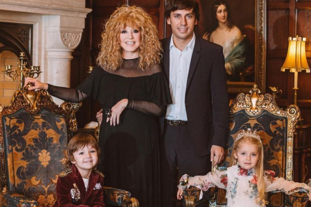 Пугачева и Галкин с детьми