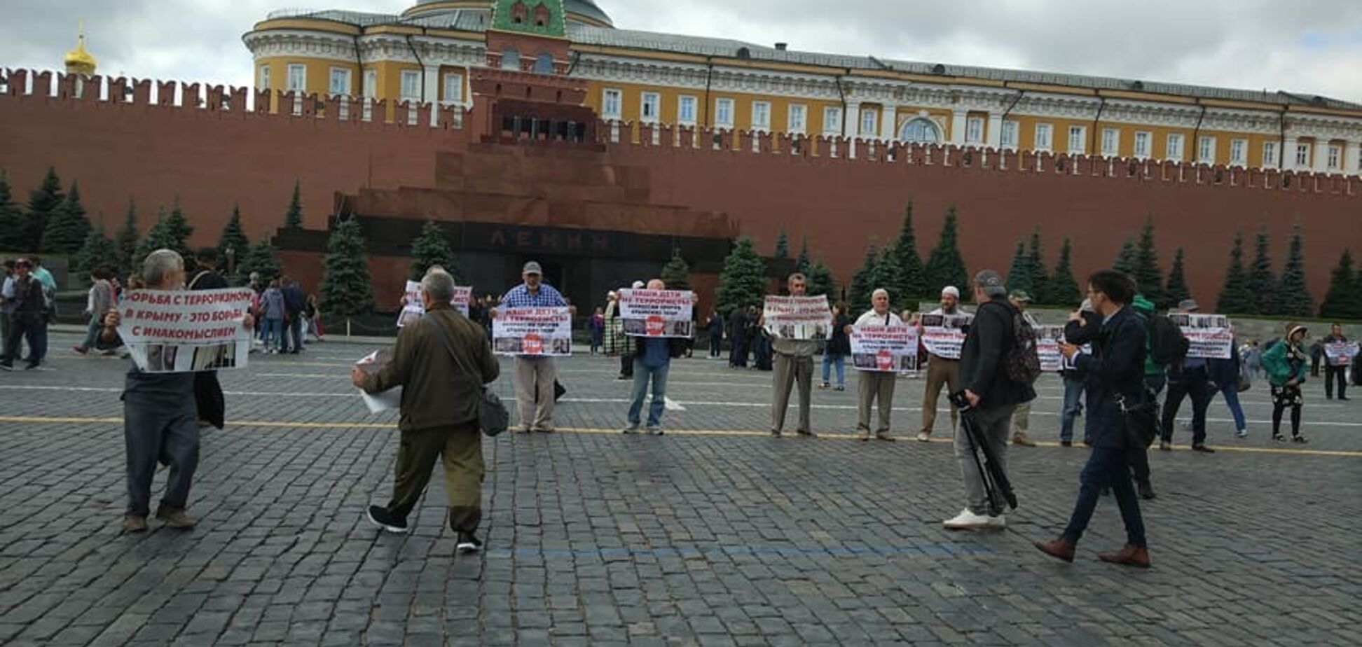 В Москве возле Кремля прошел митинг жителей Крыма: задержаны 7 человек