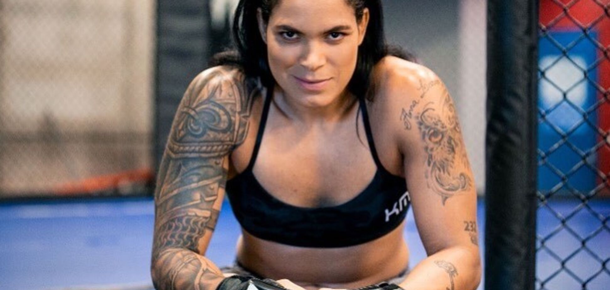 Чемпионка UFC снялась голой