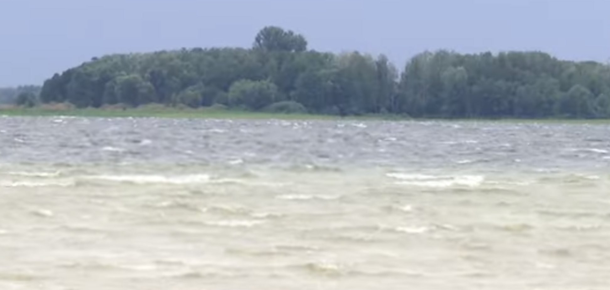 Самое глубокое озеро Украины на грани исчезновения: экологи бьют тревогу