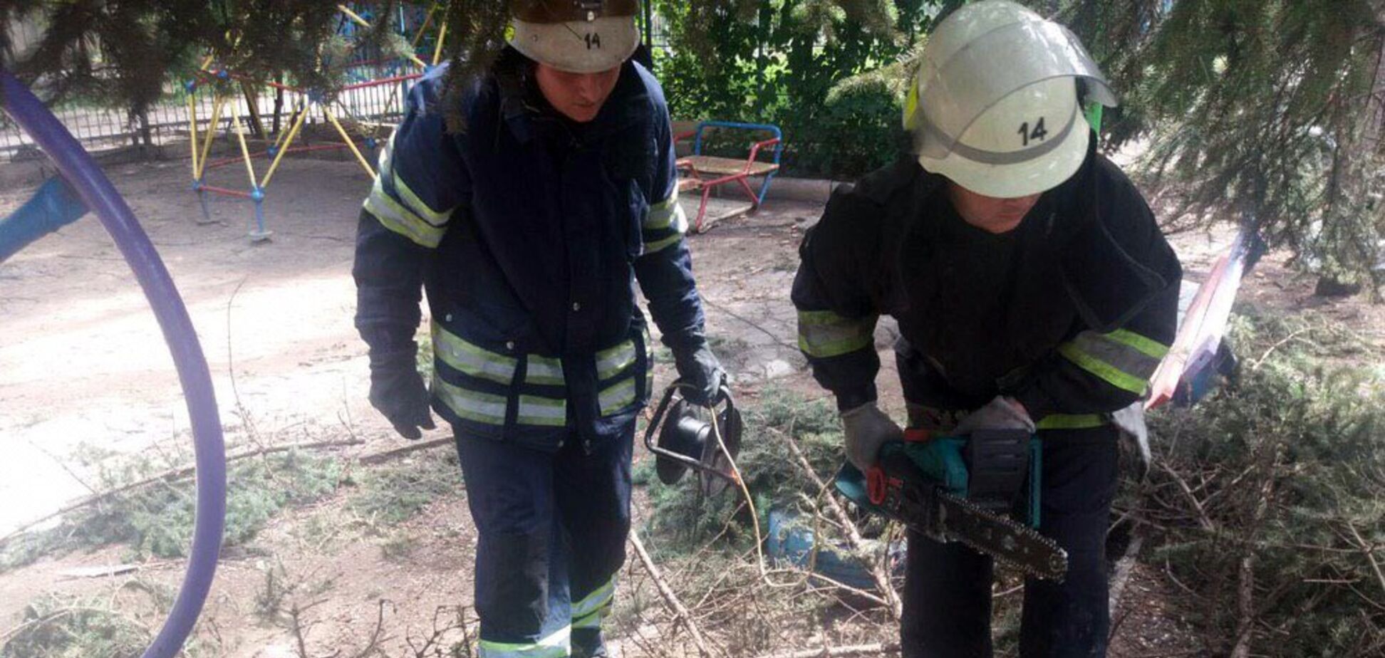 Света нет, но вы держитесь: как живет Кривой Рог спустя неделю после урагана. Фото