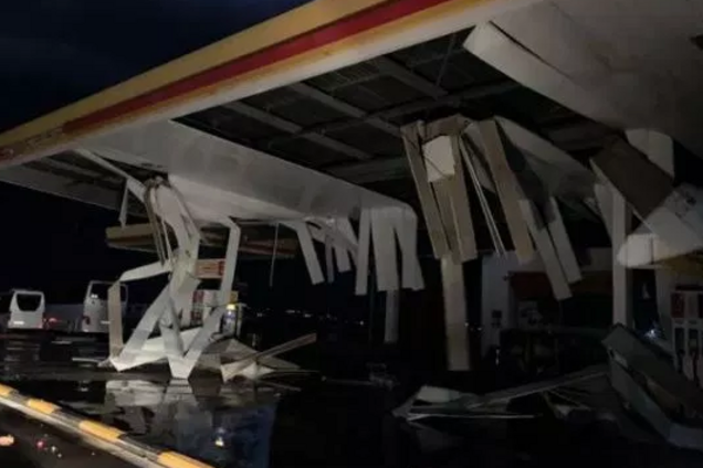 В Греции стихия убила туристов: фото бушующего урагана