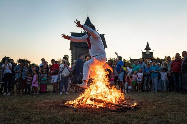 У Стародавньому Києві в 'Парку Київська Русь' відсвяткували Купала по древнеславянскими традиціями