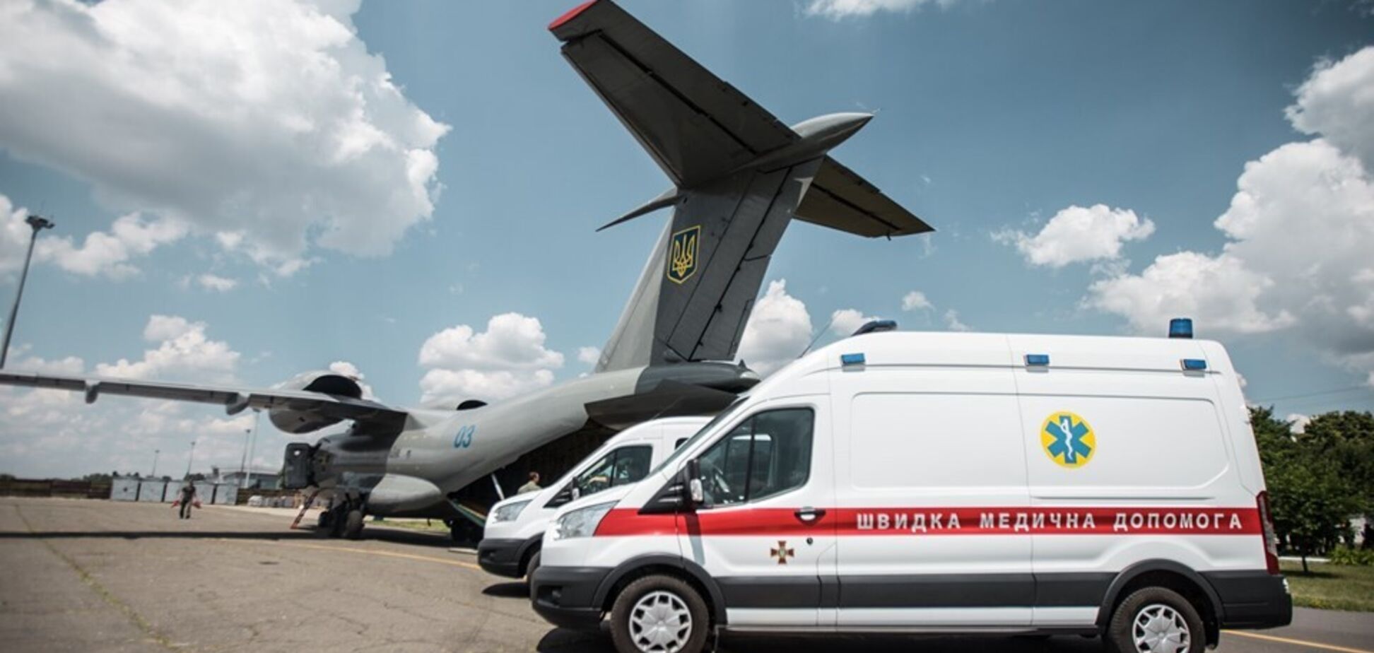 У Дніпро авіацією доставили трьох поранених бійців