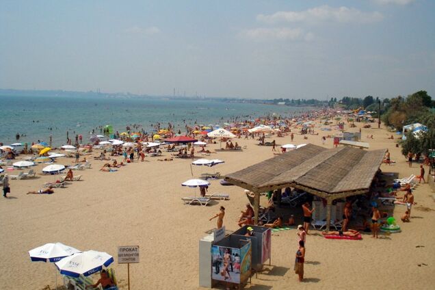 Смерч устроил панику на пляже Одессы: торнадо попал на видео