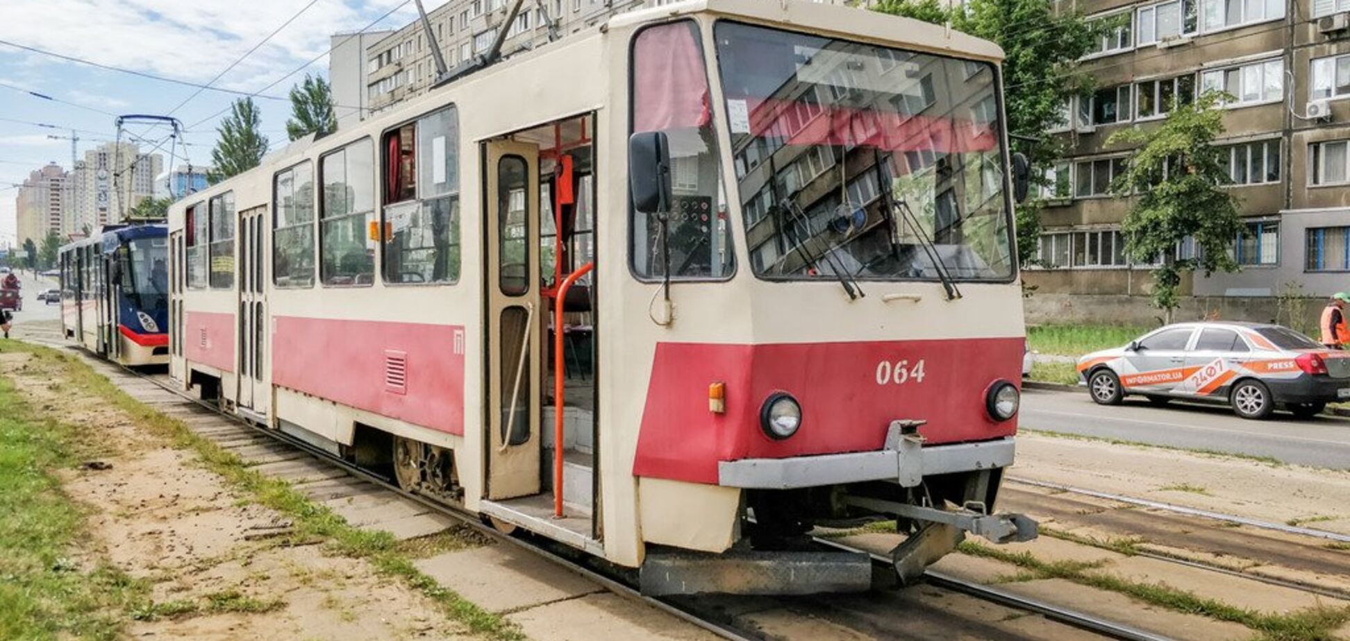 У Києві в трамвая відмовили гальма: постраждала пасажирка