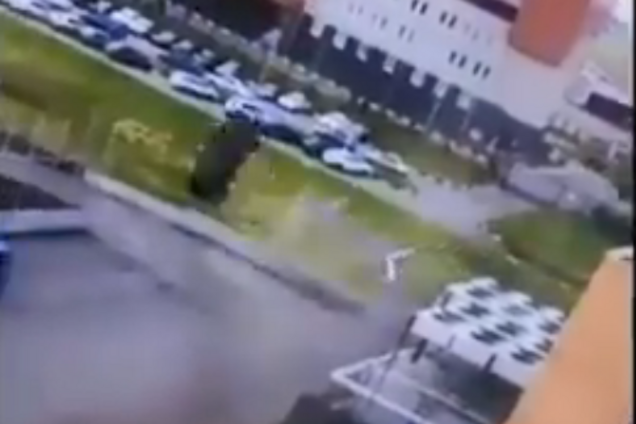 'Рогозин съё*ывает из Омска!' Сеть рассмешило эпичное видео с парковкой авто