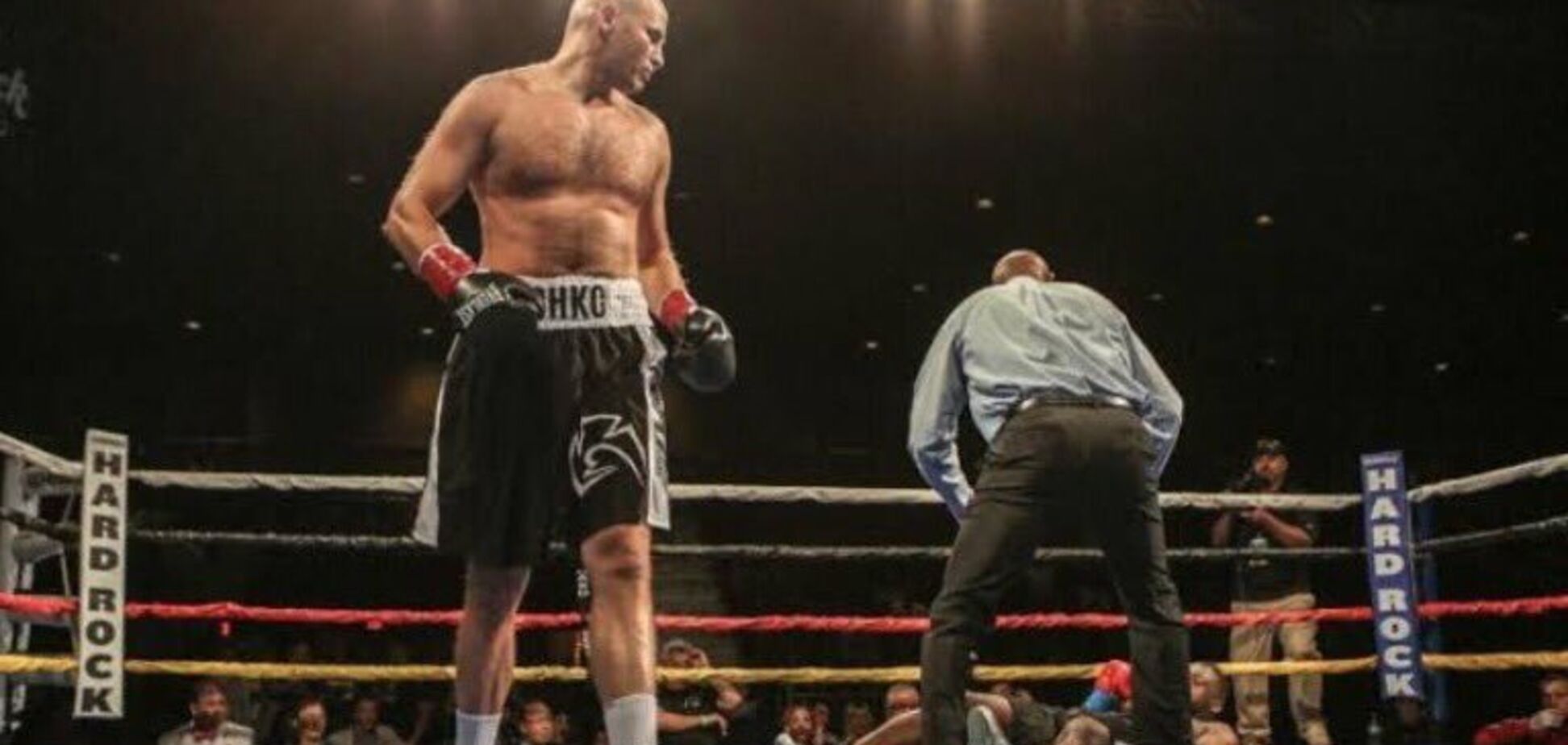 Непереможний супертяж виграв бій нокаутом, 'вжаливши' в скроню