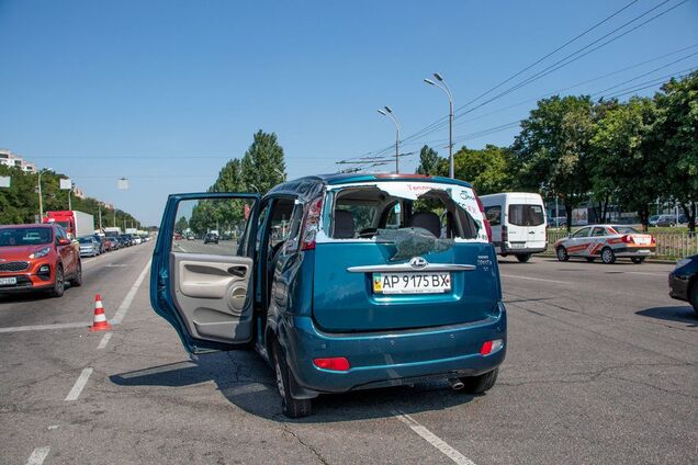Авто перевернулося в повітрі: через ДТП у Дніпрі постраждали діти. Фото