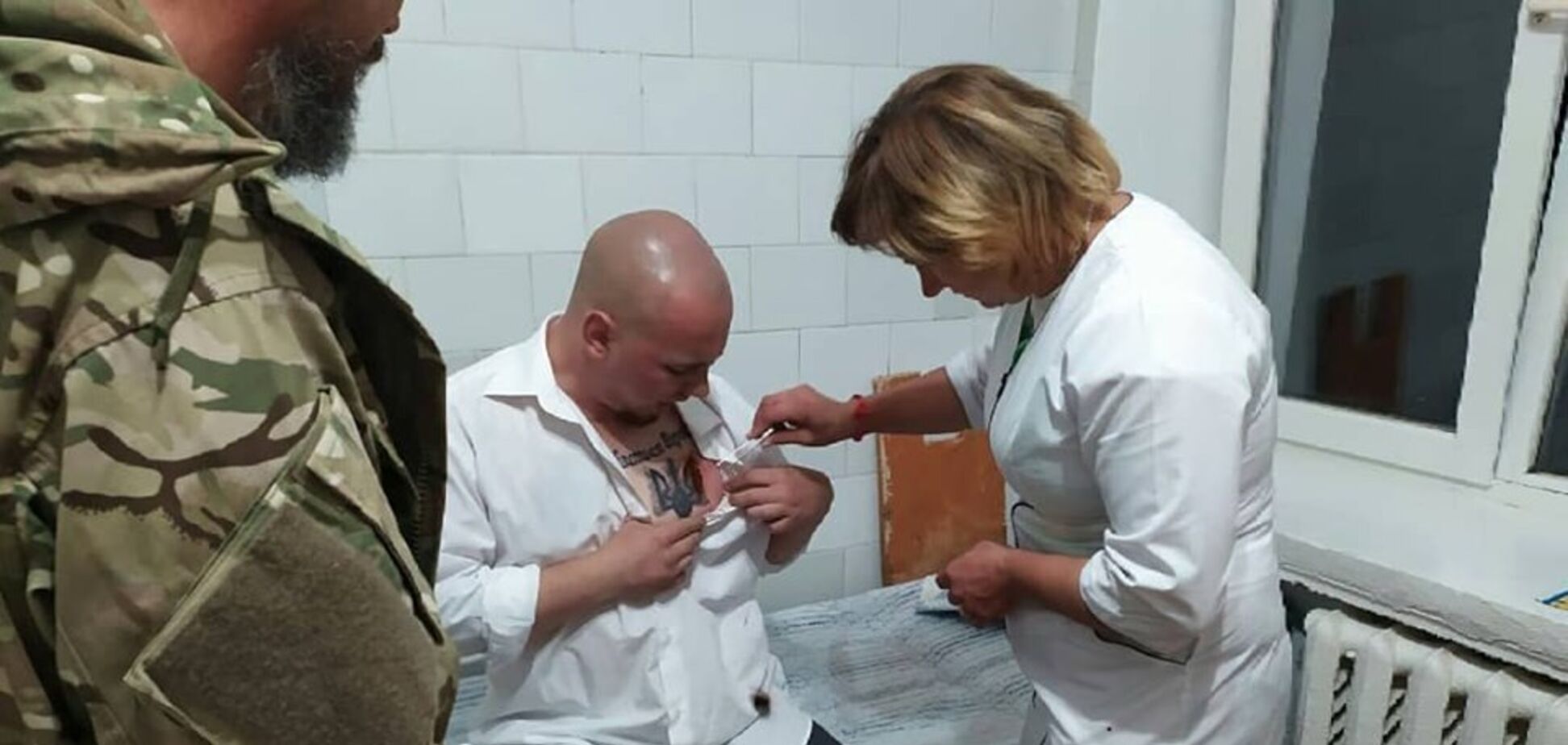 'Цілилися в серце!' Кандидата в нардепи порізали ножем. Фото і відео