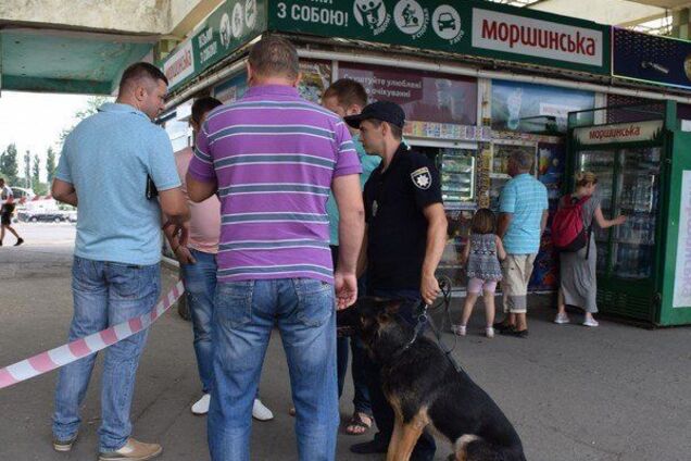 Даже пуповина не отрезана: в Николаеве мать выбросила младенца на вокзале