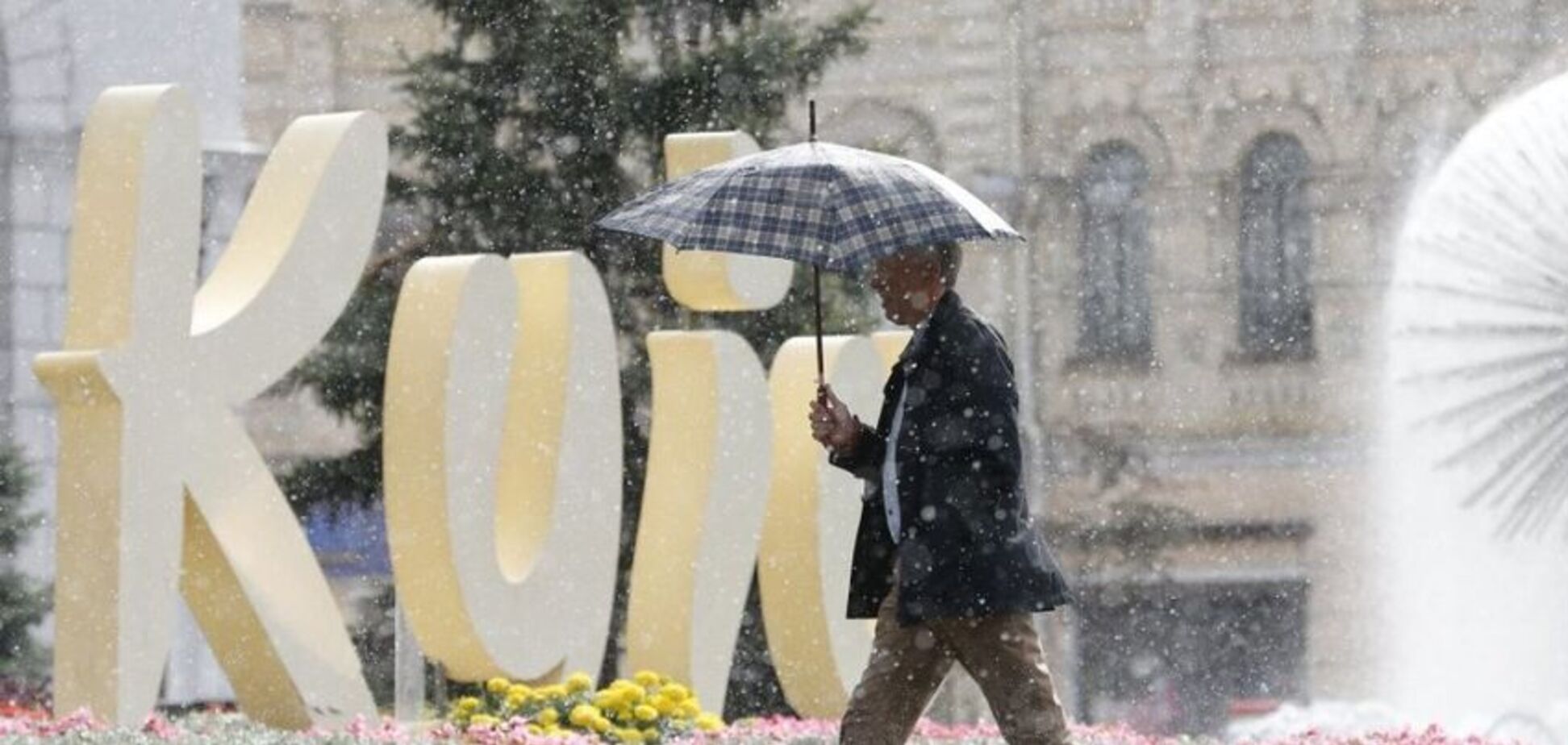 Дощі і грози: синоптики дали прогноз на початок тижня в Україні