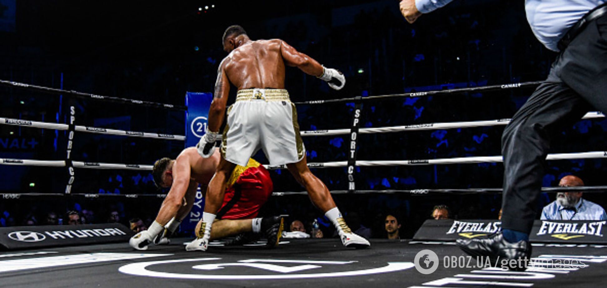 Экс-чемпиона мира из Евпатории нокаутировал непобедимый супертяж