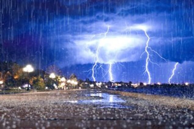 Заллє дощами з грозами: в Україні різко погіршиться погода