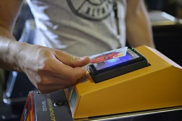 В Киеве возобновили продажу жетонов в метро: что произошло