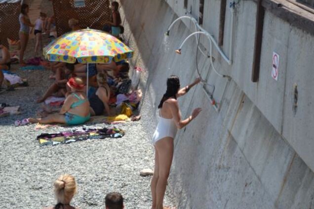 'Нет туалетов и душ у всех на виду!' Оккупанты в Крыму провалили курортный сезон. Фото