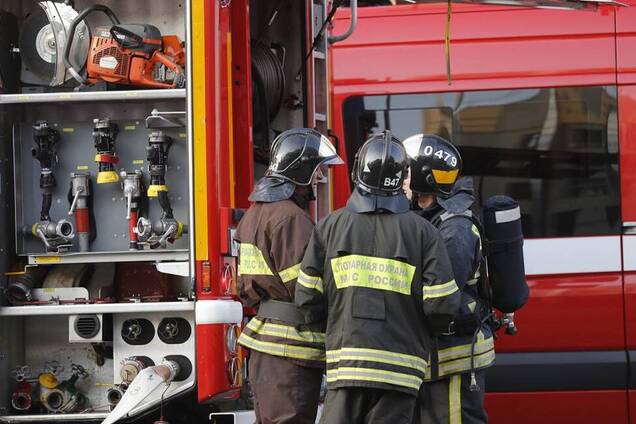 Дим до небес! У центрі Москви виникла величезна пожежа. Відео