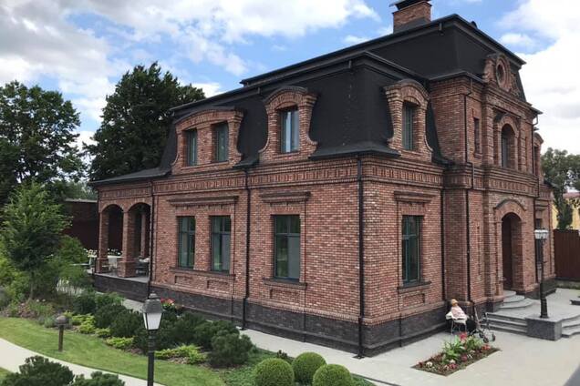 Мати-пенсіонерка депутата Іванчука побудувала розкішний маєток