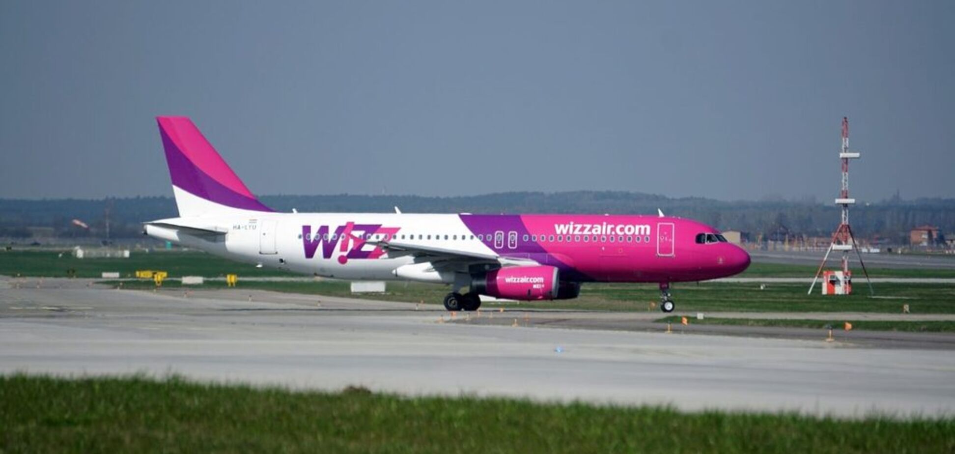 Wizz Air почав масово скасовувати рейси з Києва: що сталося