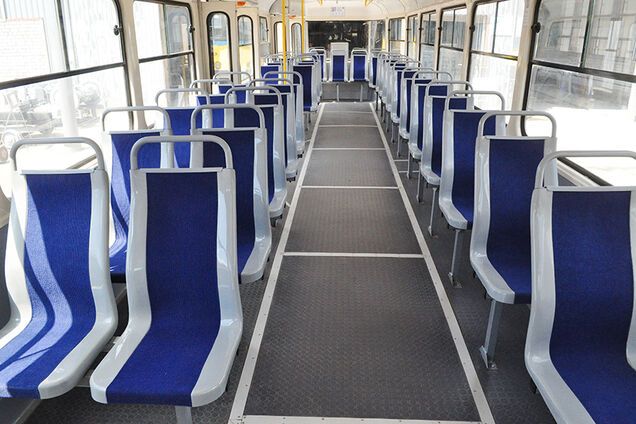 У Дніпрі пасажира стусанами вигнали з трамвая