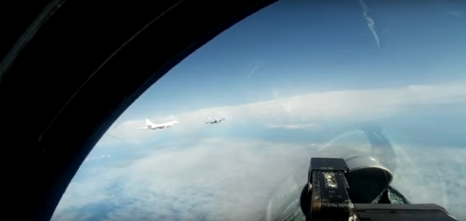 Три країни підняли в повітря винищувачі через Росію: з'явилося відео