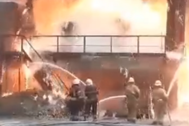 "Азовсталь" затопило расплавленным чугуном: огненный ад попал на видео