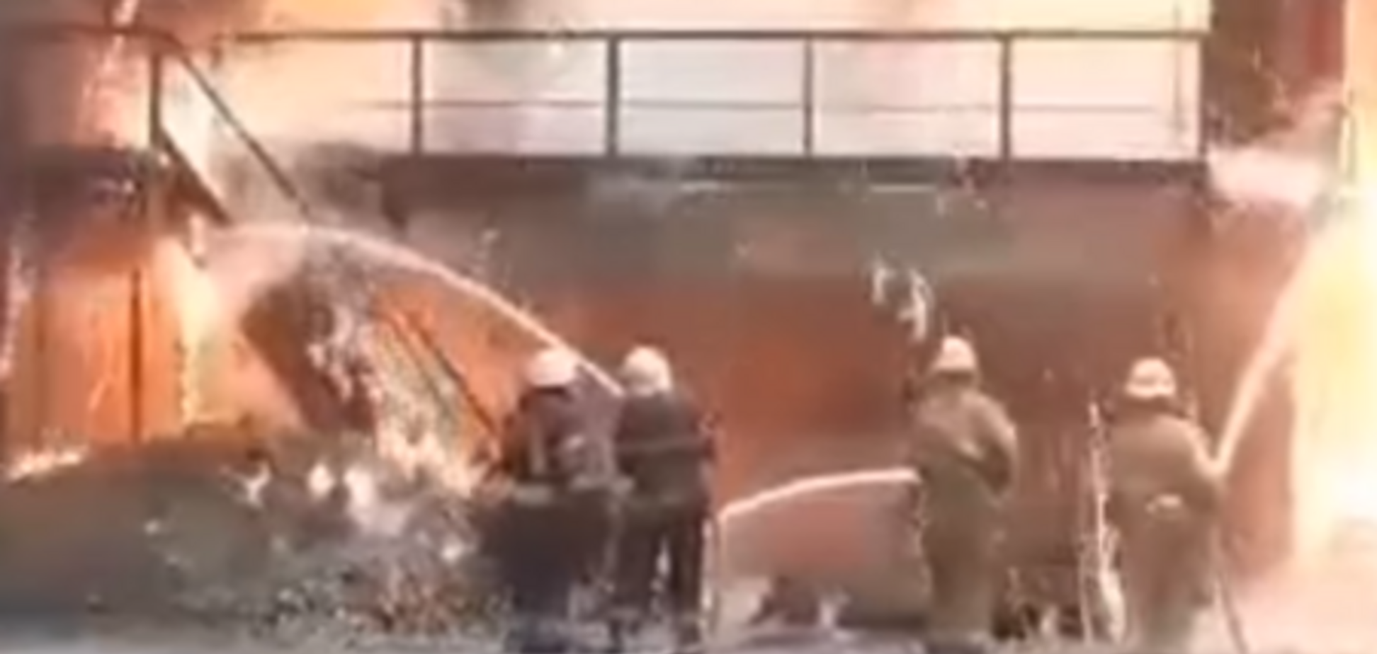 'Азовсталь' затопило розплавленим чавуном: вогняне пекло потрапило на відео
