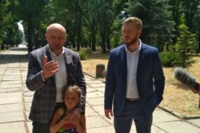 Анатолій Бондаренко (зліва)