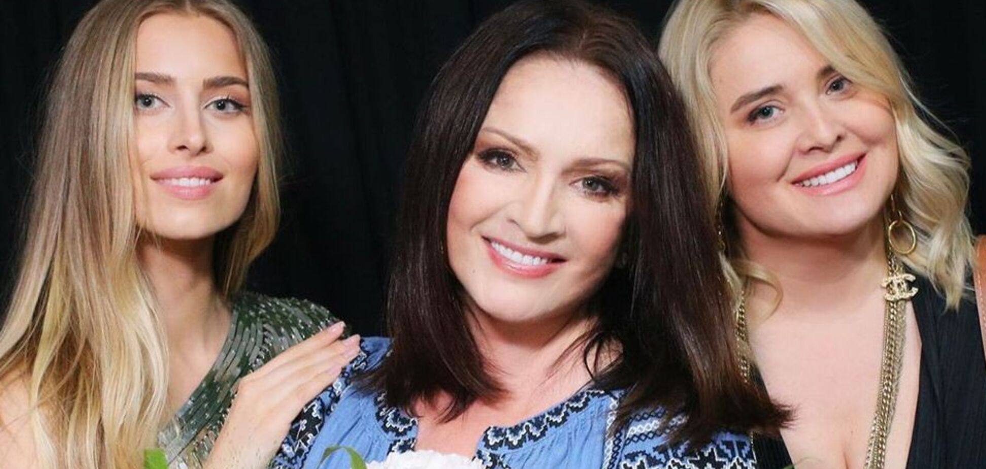 Ротару неожиданно оттолкнула фаната с цветами: момент попал на видео