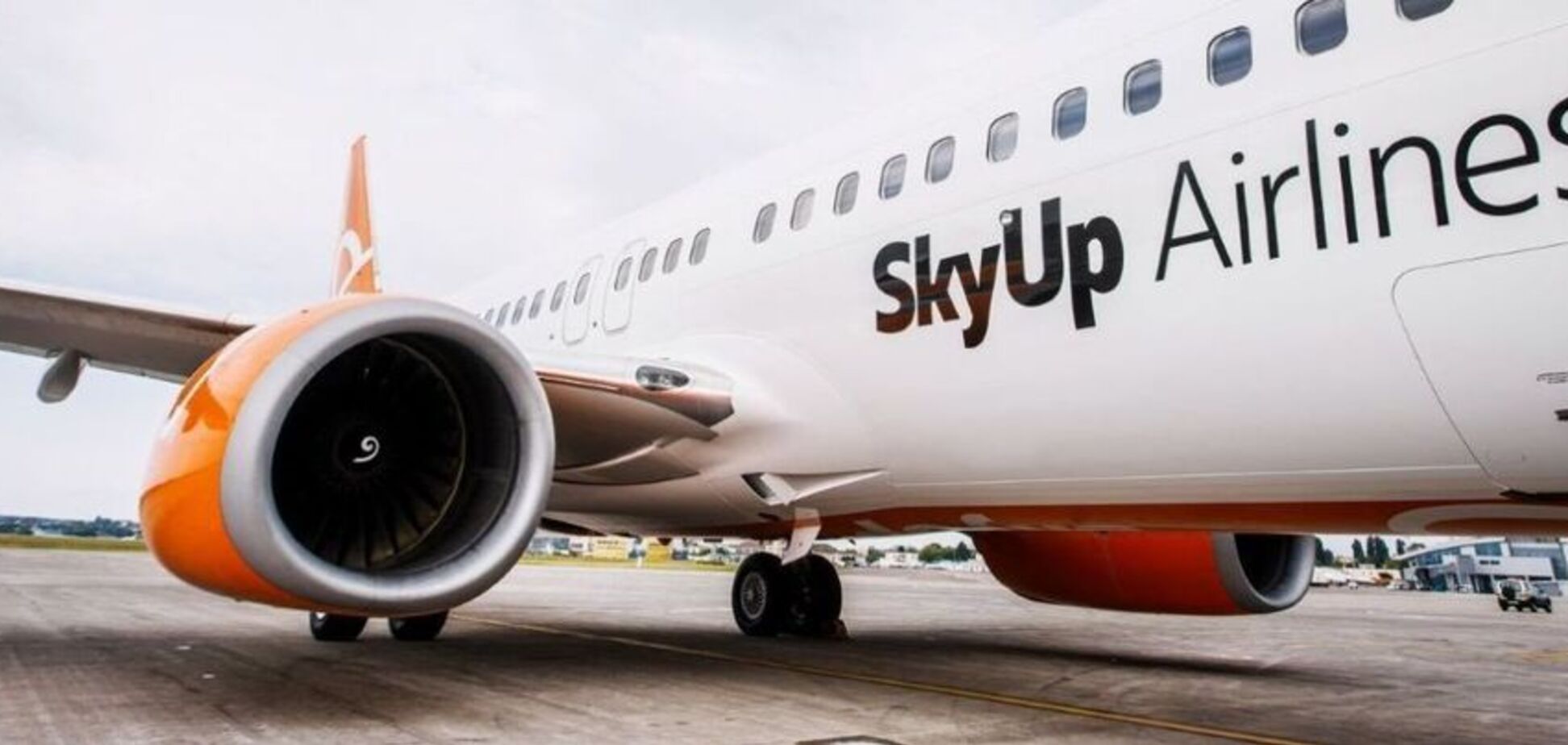Самолет авиакомпании SkyUp