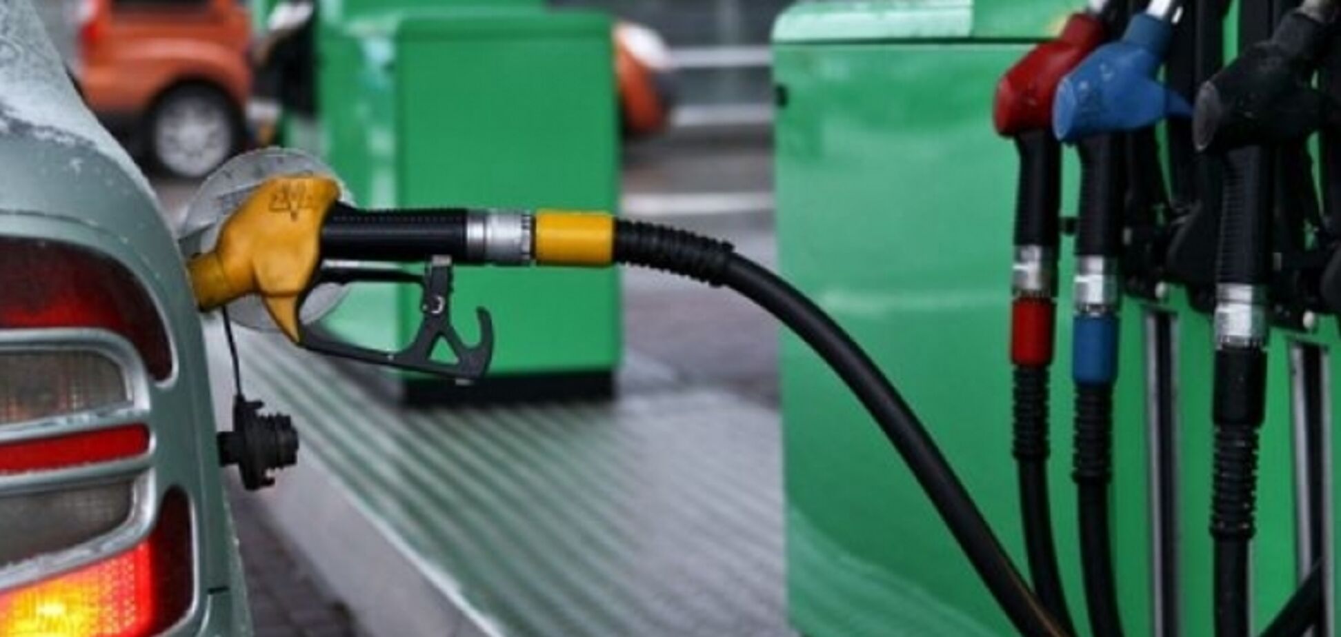 'Іди на.., т**лко!' Мережу обурив інцидент на заправці під Києвом