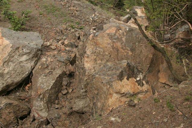 'Булыжники летят с неба': любимое место туристов в Крыму настигла новая беда. Фото