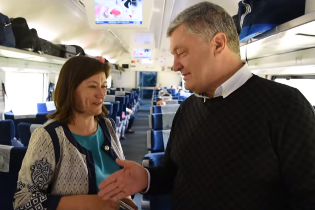 Порошенко трогательно пообщался с учительницей