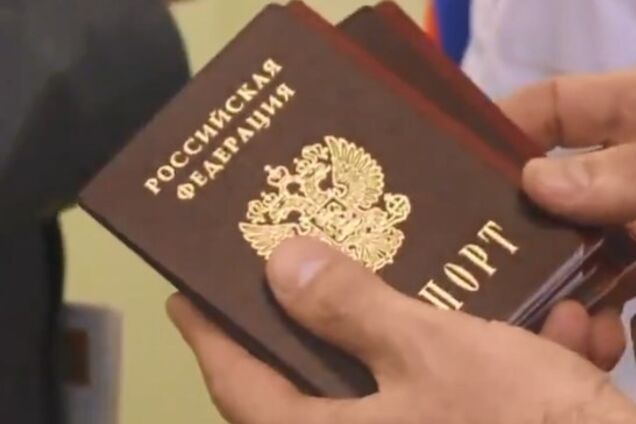 Росія дозволила видавати свої закордонні паспорти на Донбасі